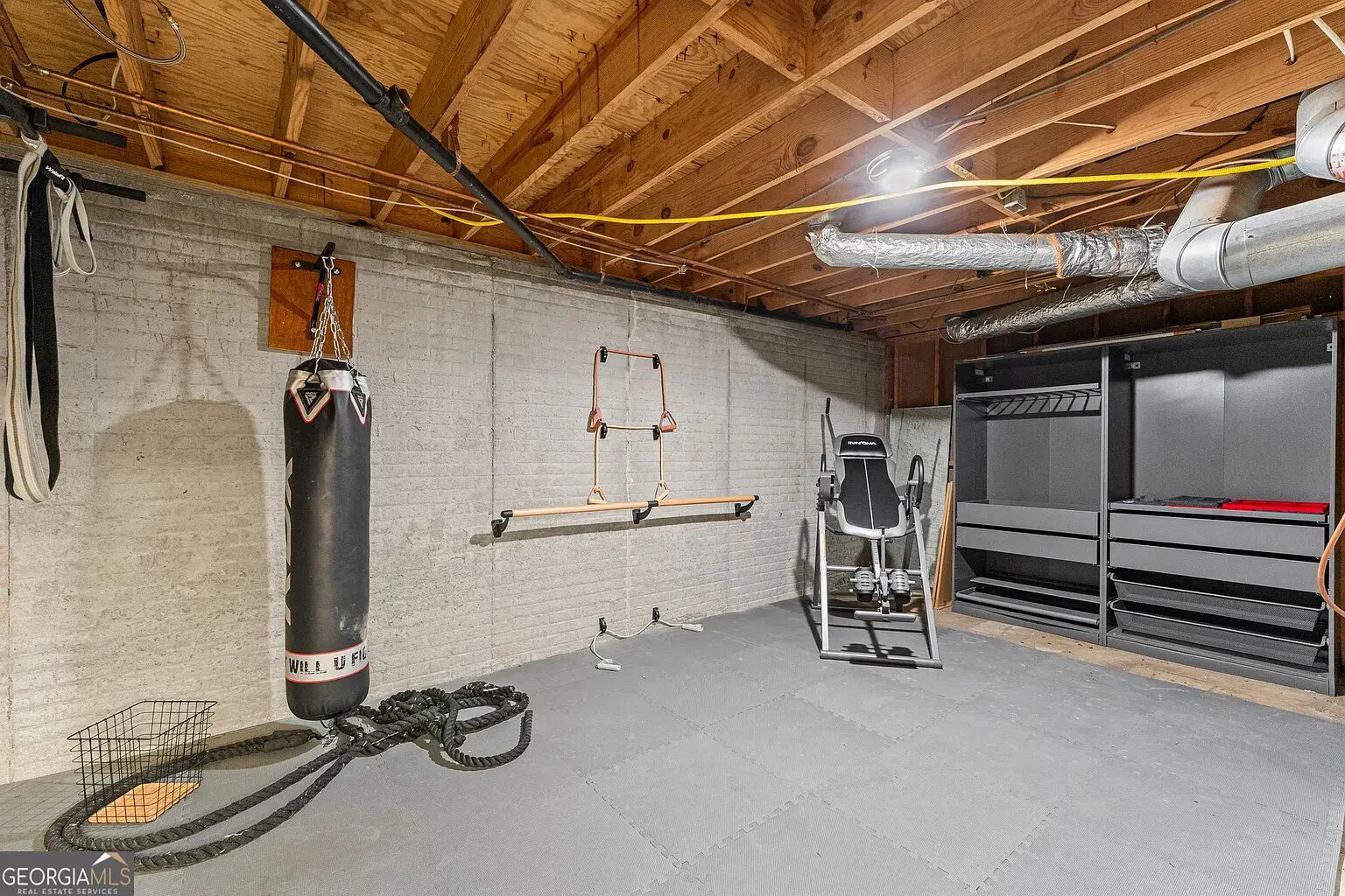 Building Photo - 220 Hollyridge Dr