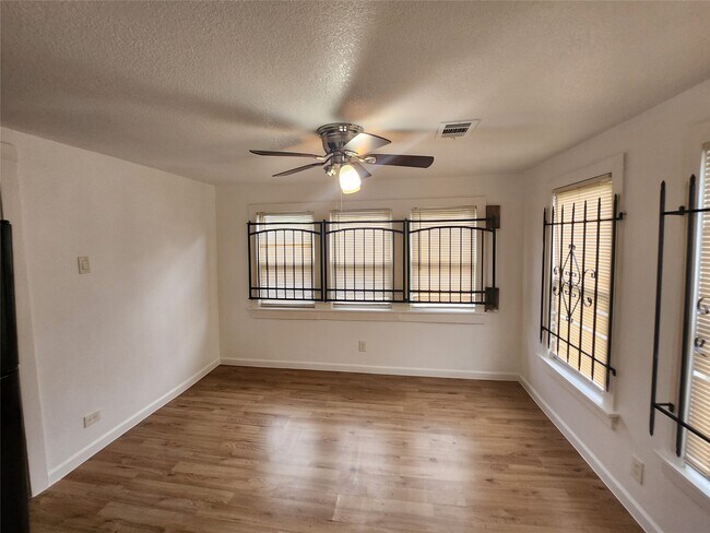 Building Photo - 3206 Anita St