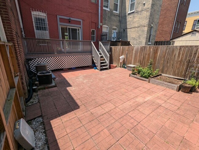 Building Photo - 1403 6th St NW