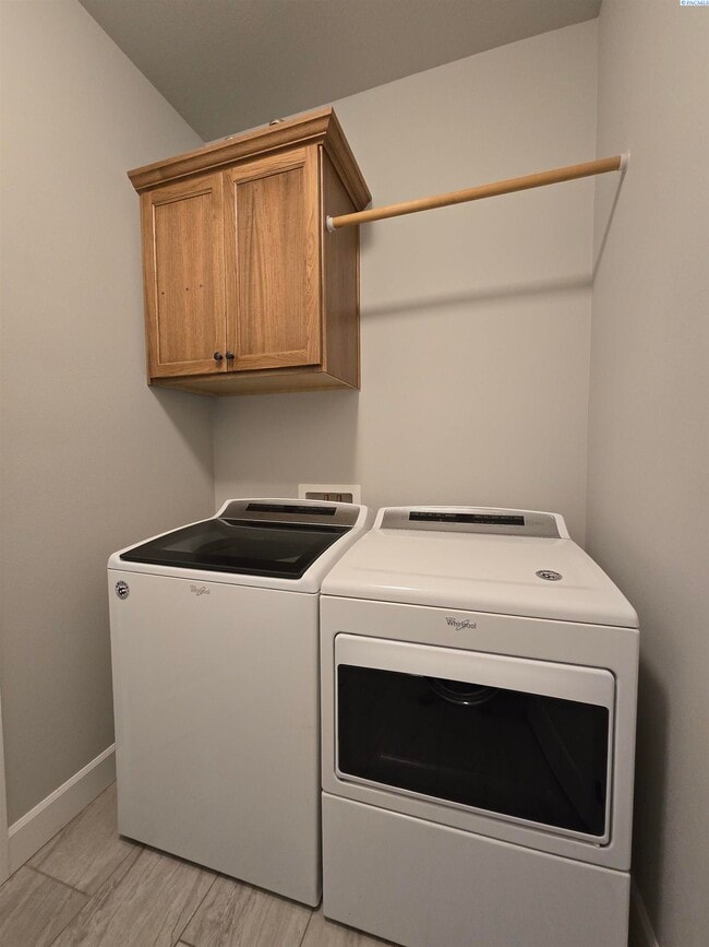 Building Photo - 6 Month Rental in Apple Valley with Lawn C...