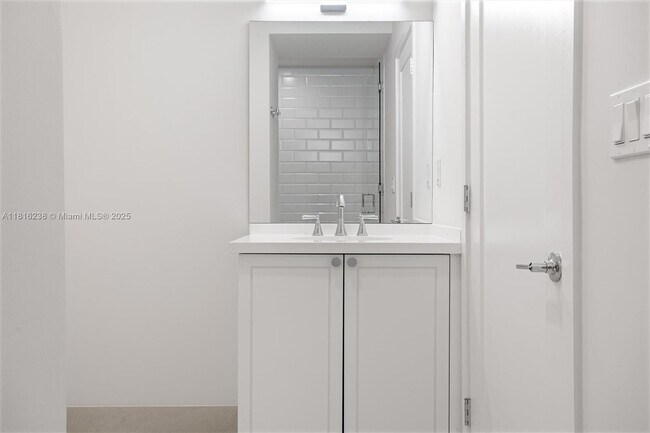 Building Photo - 555 NE 34th St