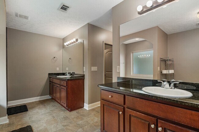 Building Photo - 3 Bedroom, 2 Bath, 1826 Heated Sq Ft Home ...