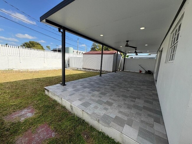 Building Photo - 6865 SW 42nd St