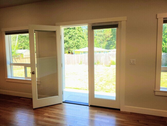 Building Photo - Lovely Single Level Home in Freeland and Pet Friendly!!