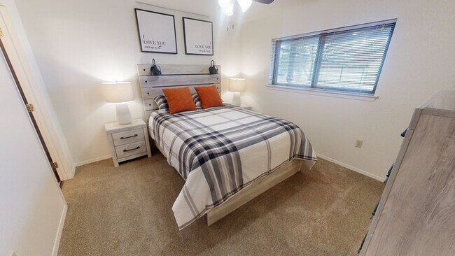 Building Photo - 1202 Dakota Dr