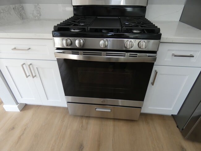 Building Photo - *Available NOW  in Whittier!*