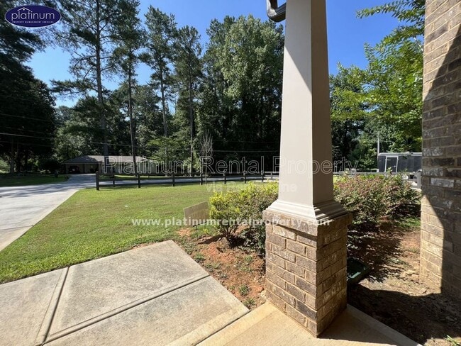 Building Photo - 2435 Kemp Dr NW