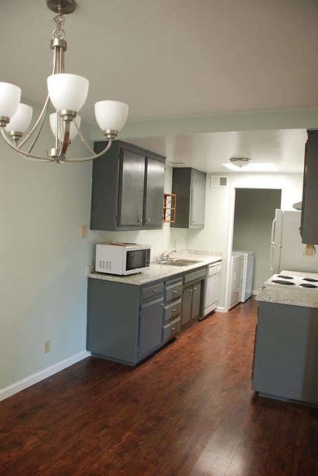 Building Photo - Charming 3 Bed 1 Bath Single Story Home