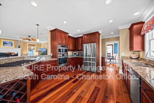 Building Photo - 1597 Rivertowne Country Club Dr