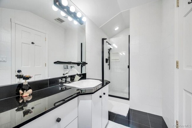 Building Photo - 22 Bayside Dr