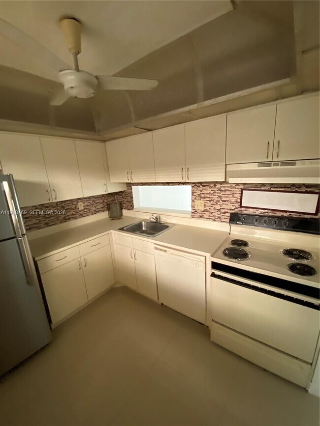 Building Photo - 8015 SW 107th Ave