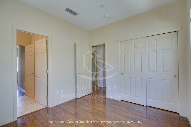 Building Photo - Lincoln Crossing; 4 bedroom in Gated commu...
