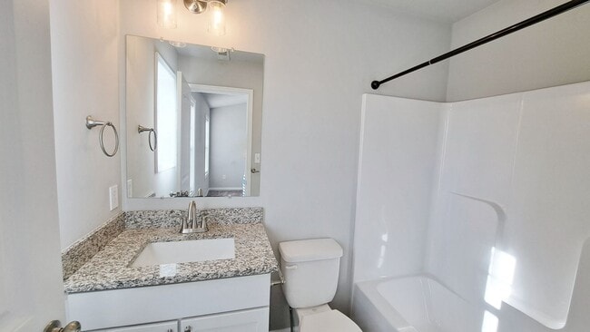 Building Photo - 4 Bed / 2-1/2 Bath Single Family Townhome w/1-Car Garage