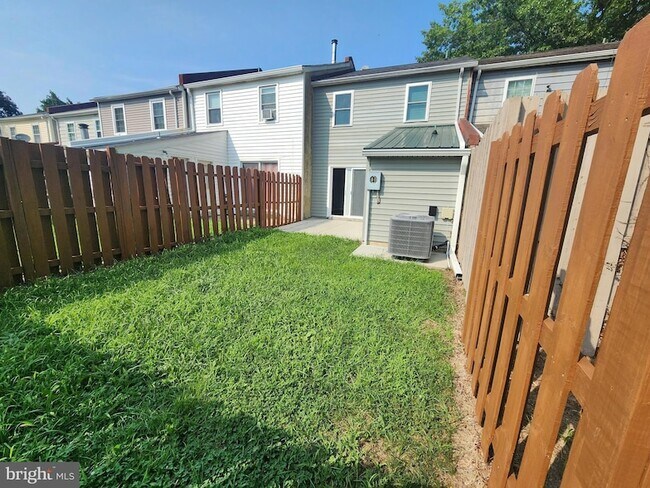 Building Photo - 46 Village Dr