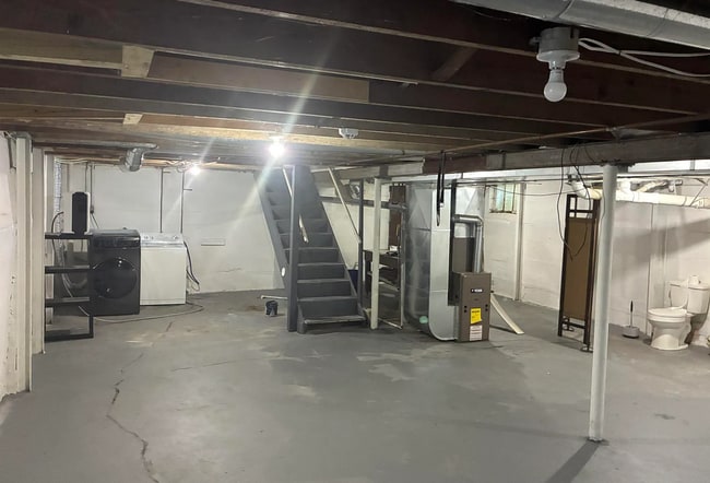 Building Photo - 1213 SW Plass Ave