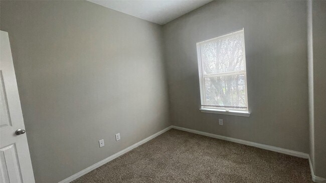 Building Photo - 4510 Mayflower St