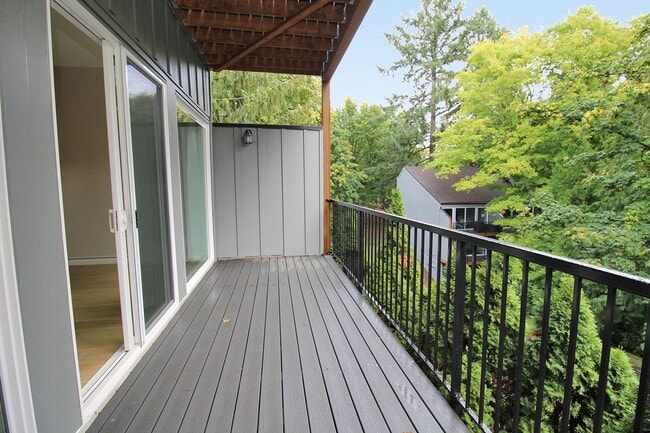 Building Photo - 4 Touchstone Dr