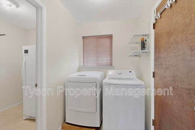 Building Photo - 1225 Del Mastro Dr SW