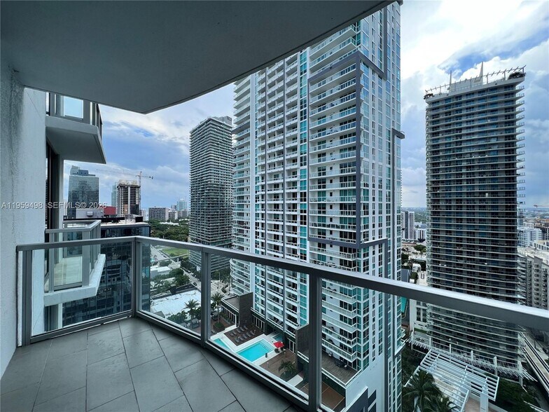 Building Photo - 1060 Brickell Ave