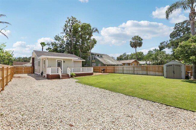 Building Photo - 712 E Caracas St