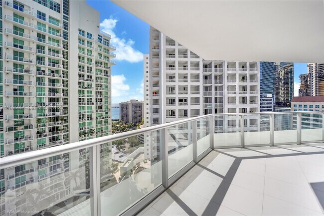 Building Photo - 1300 Brickell Bay Dr