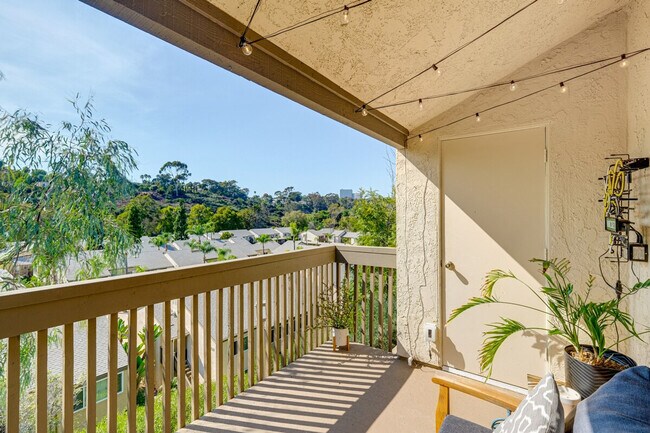 Building Photo - 8540 Via Mallorca Via