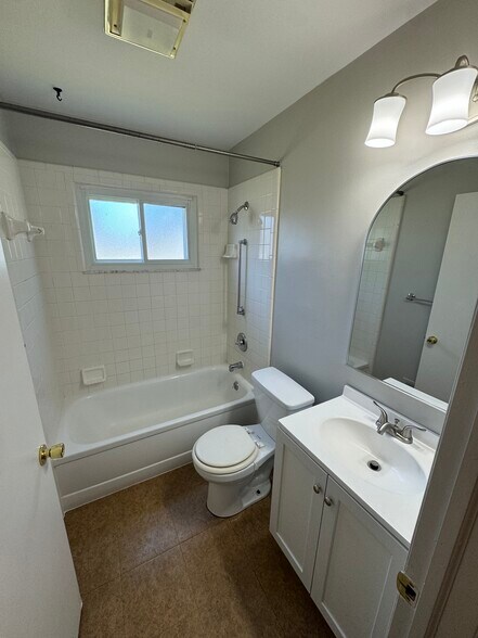 Building Photo - 2522 Brentford Ct