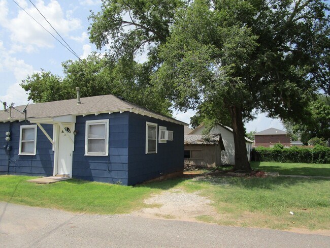 Building Photo - 310 East Tom Stafford