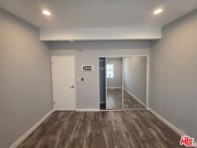 Building Photo - 210 S Lucia Ave