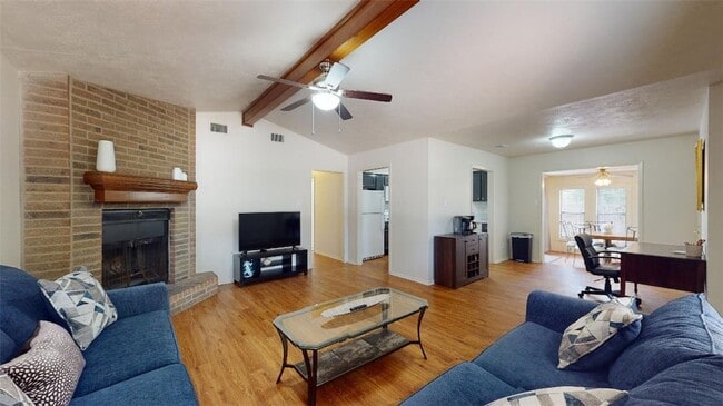 Building Photo - 3906 Sioux Cir