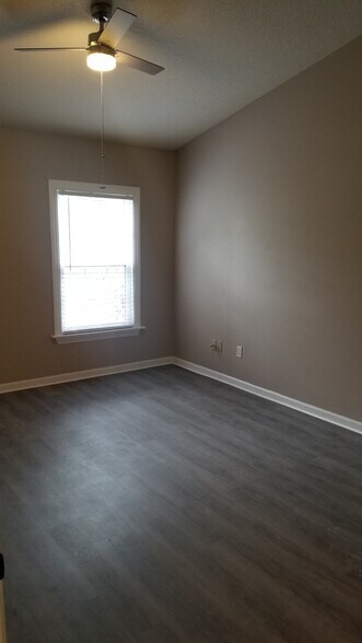 Building Photo - 6584 Swissco Dr