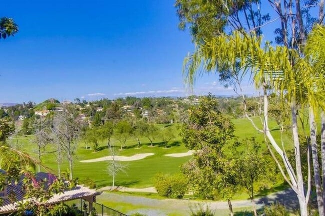 Building Photo - Beautiful 3 Bedroom 2.5 Bathroom home over...