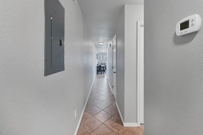 Building Photo - 730 E Mather St