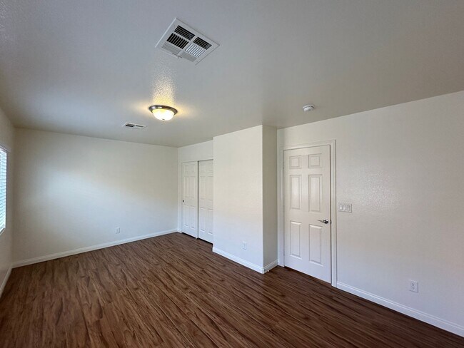 Building Photo - WOODBRIDGE AT PINNACLE PEAKS