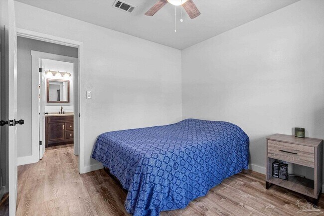 Building Photo - 10663 Silver Creek Dr