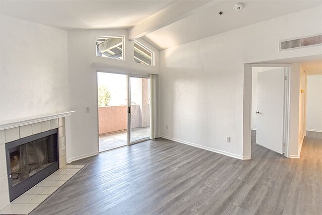 Building Photo - Well-Kept 2 Bedroom Condo with Amazing Views