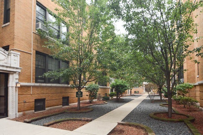 Primary Photo - 720 W Barry Ave