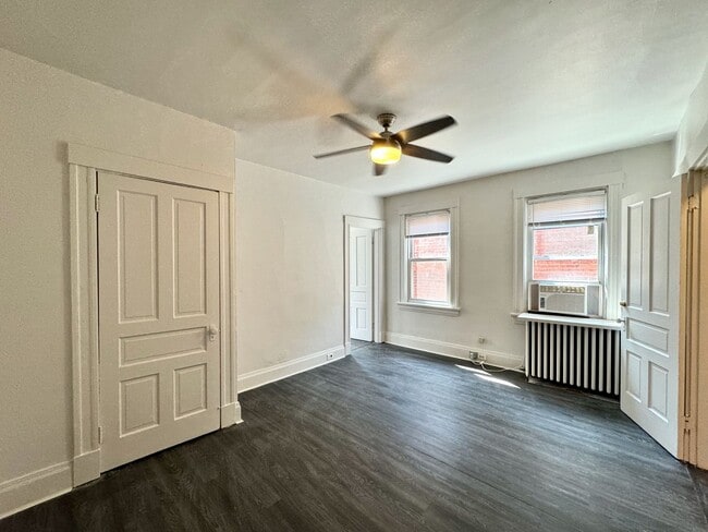 Building Photo - 5 bed/2 bath Mins. from UC Campus for Only...