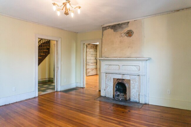 Building Photo - Gorgeous Rustic Renovation in Chicken Hill
