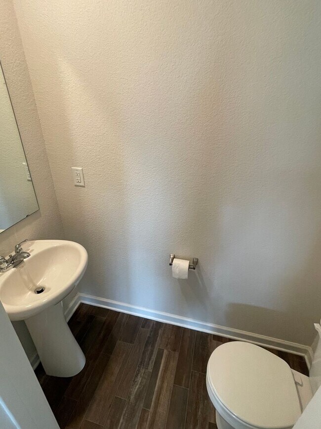 Building Photo - Charming 3-bedroom Single Family Home.