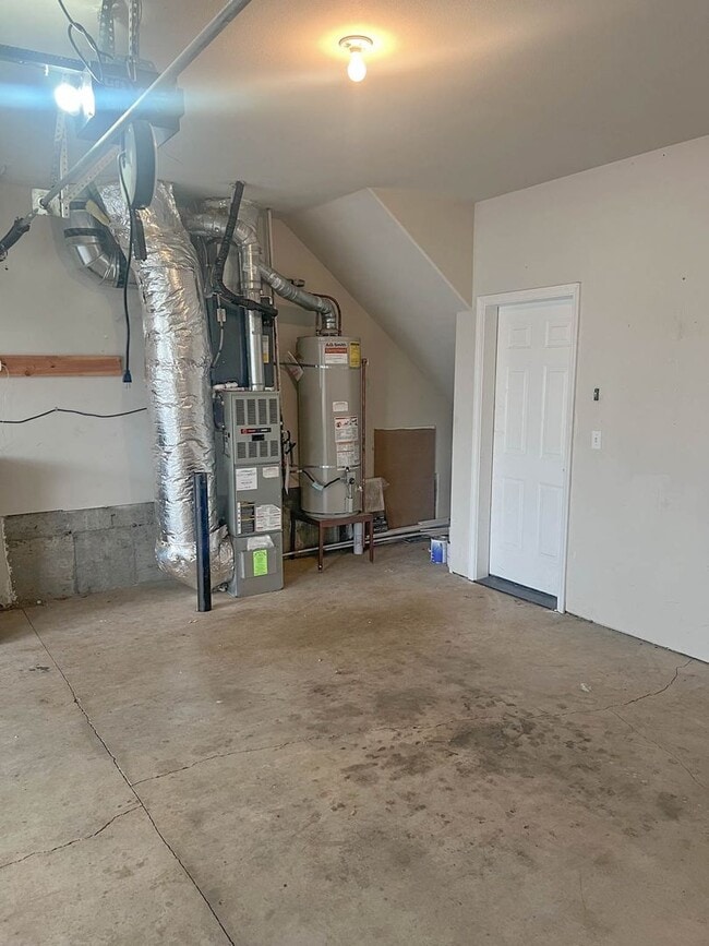 Building Photo - Beautiful West Linn Home in a Quiet, Desirable Neighborhood