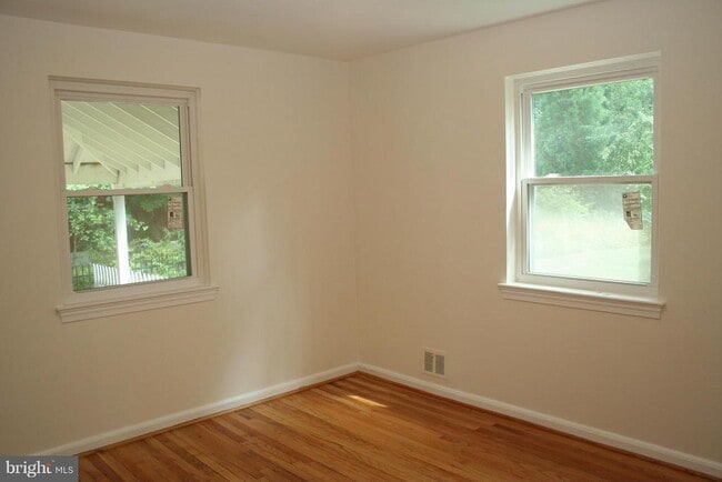 Building Photo - 305 N Emerson St