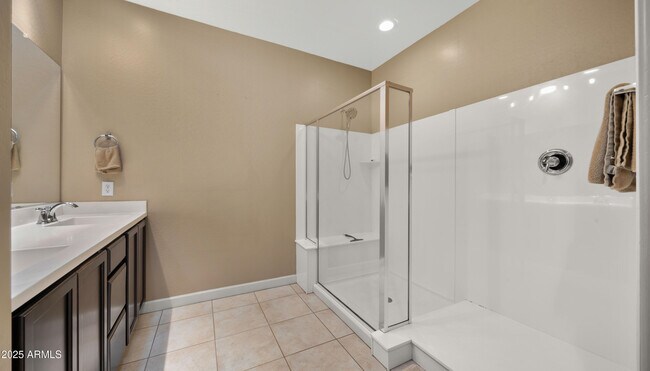 Building Photo - 9309 W Orange Dr
