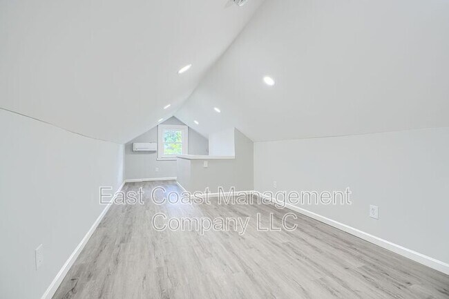 Building Photo - 501 Middle River Rd