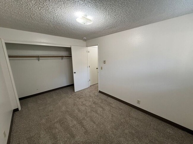 Building Photo - 3346 Willow Ct SE