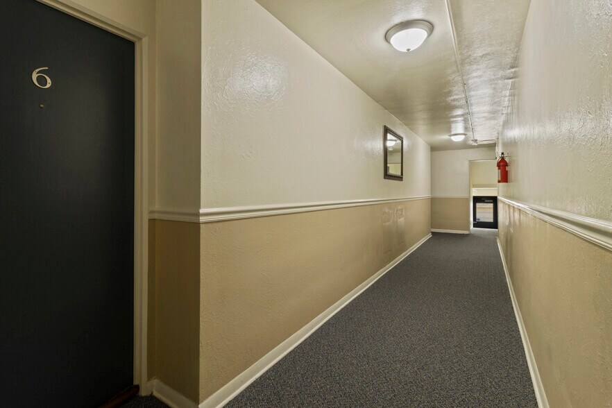 Building Photo - 1350 Columbine St