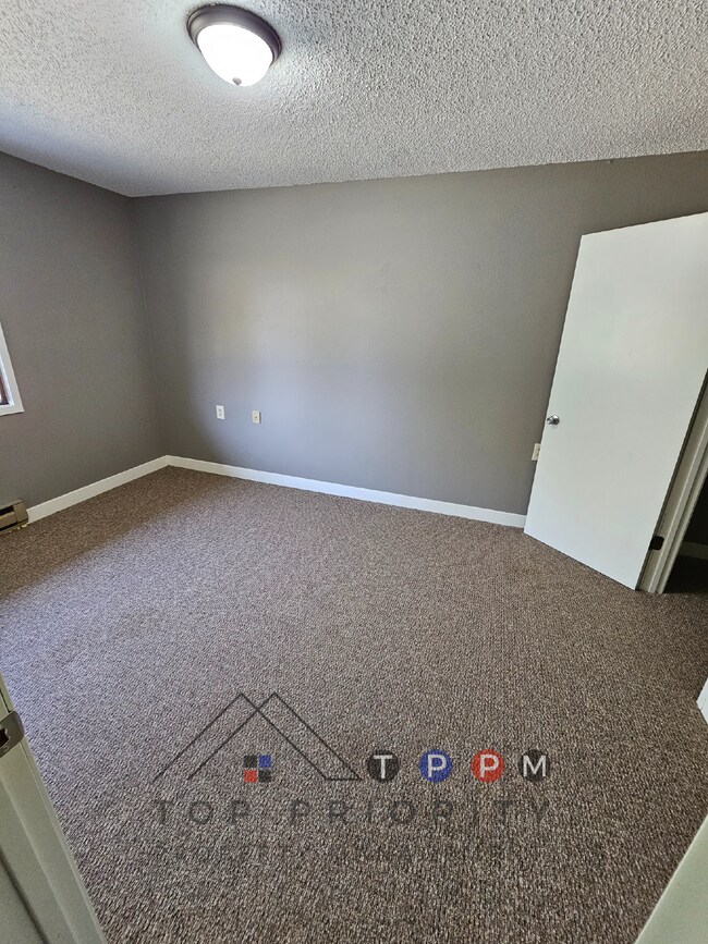 Building Photo - 1 Bedroom | 1 Bathroom Unit in Dysart Avai...