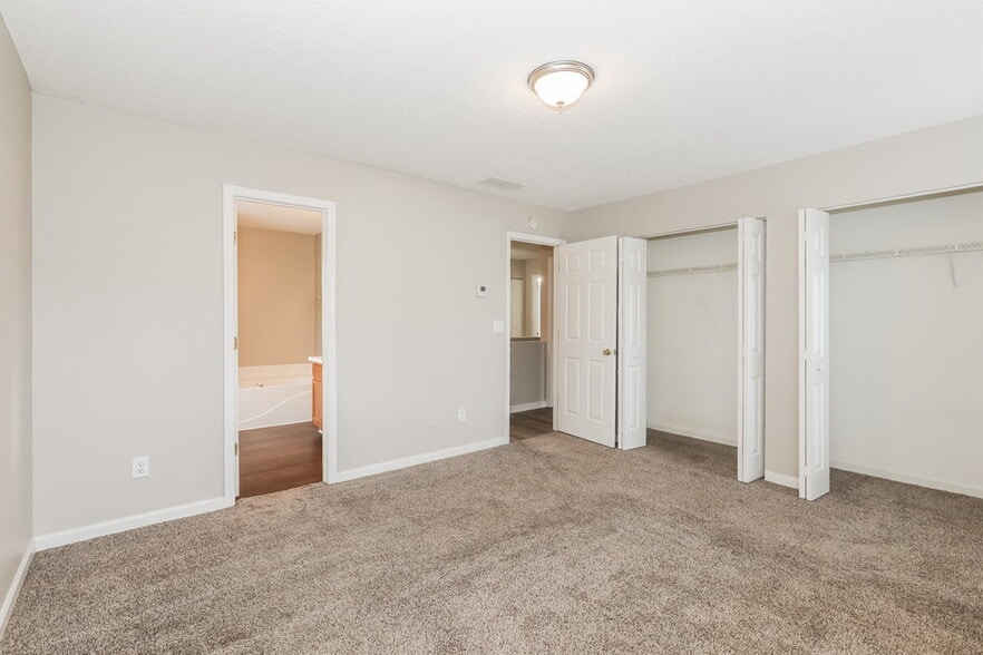Building Photo - 1607 Thornwick Trace