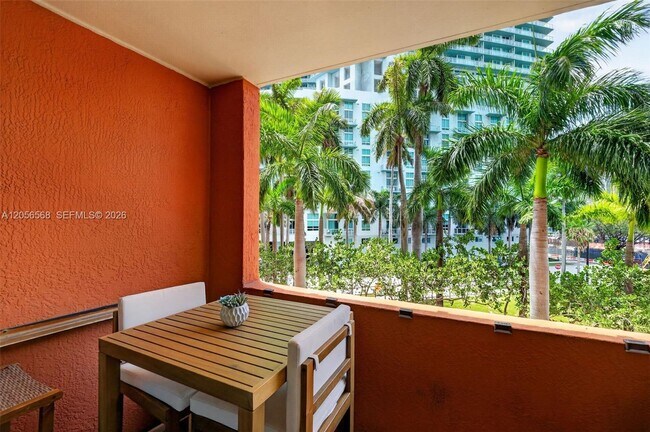 Building Photo - 2000 N Bayshore Dr