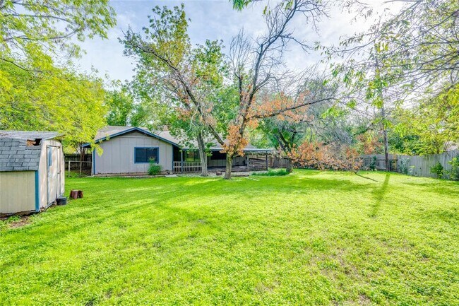 Building Photo - 1402 Meadgreen Cir